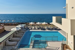 Seasonal outdoor pool, pool umbrellas, pool loungers - Mila Sissi Bay Hotel (Agios Nikolaos)