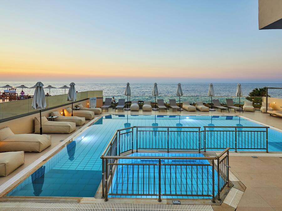 Seasonal outdoor pool, pool umbrellas, sun loungers
