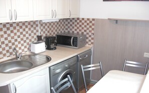 Appartement Premium, 3 chambres | Cuisine privée | Réfrigérateur, micro-ondes, plaque de cuisson, lave-vaisselle