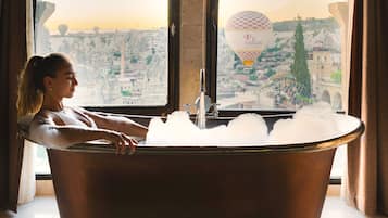 Presidential Room | Minibar, in-room safe, free WiFi, bed sheets