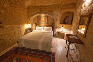 Junior Suite | 1 bedroom, minibar, in-room safe, free WiFi