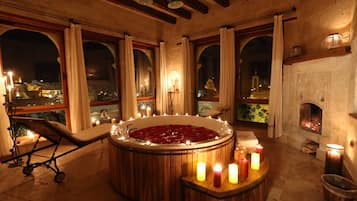 The Sultan Suite | Private spa tub