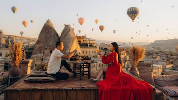 بوفيه فطور مجانًا يوميًا