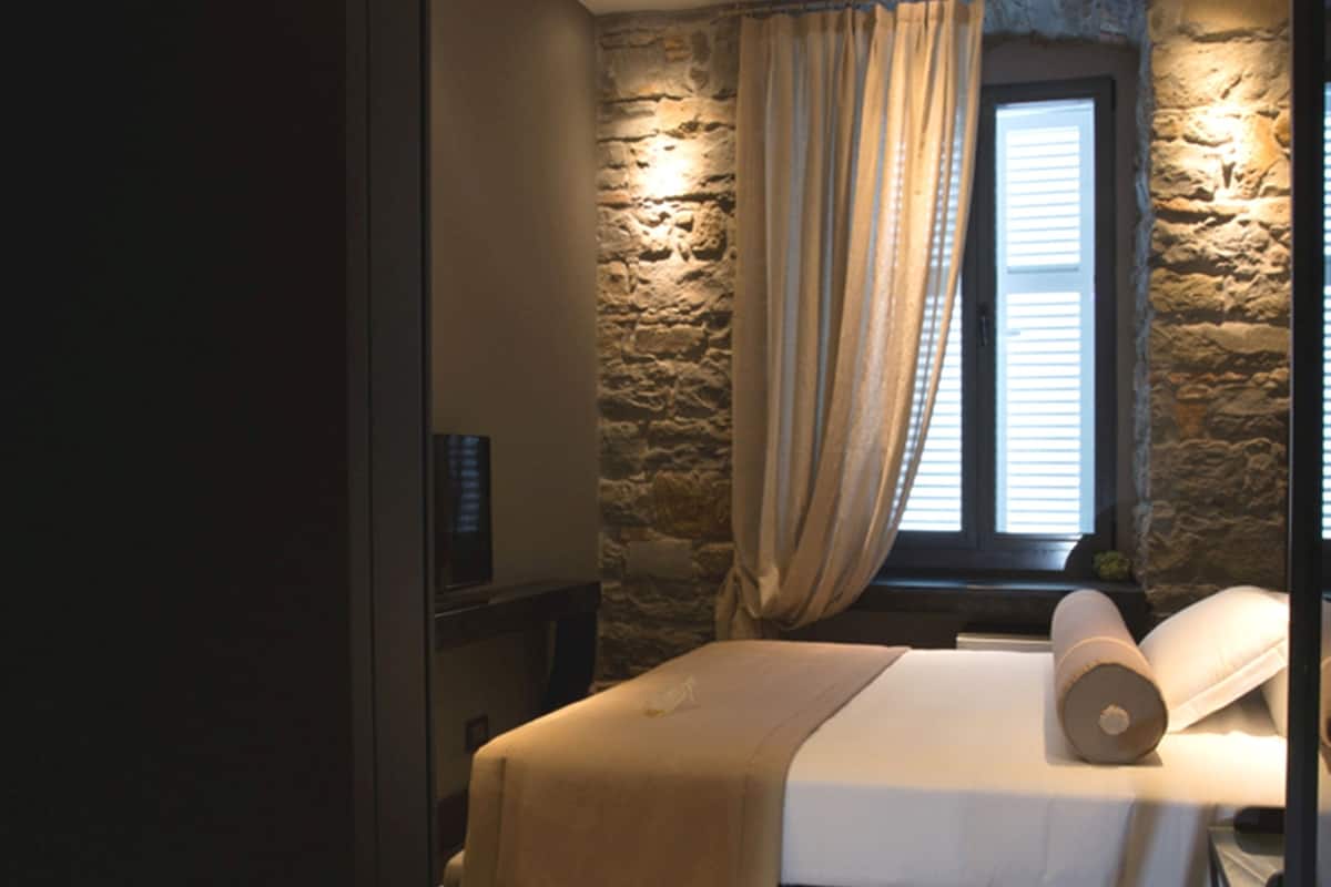 single room | minibar, in-room safe, soundproofing, iron/ironing board