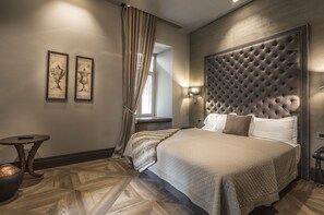 Luxury Suite, 1 King Bed with Sofa bed, Private Bathroom, Annex Building | Minibar, in-room safe, soundproofing, iron/ironing board - Forvm boutique Hotel (Trieste)