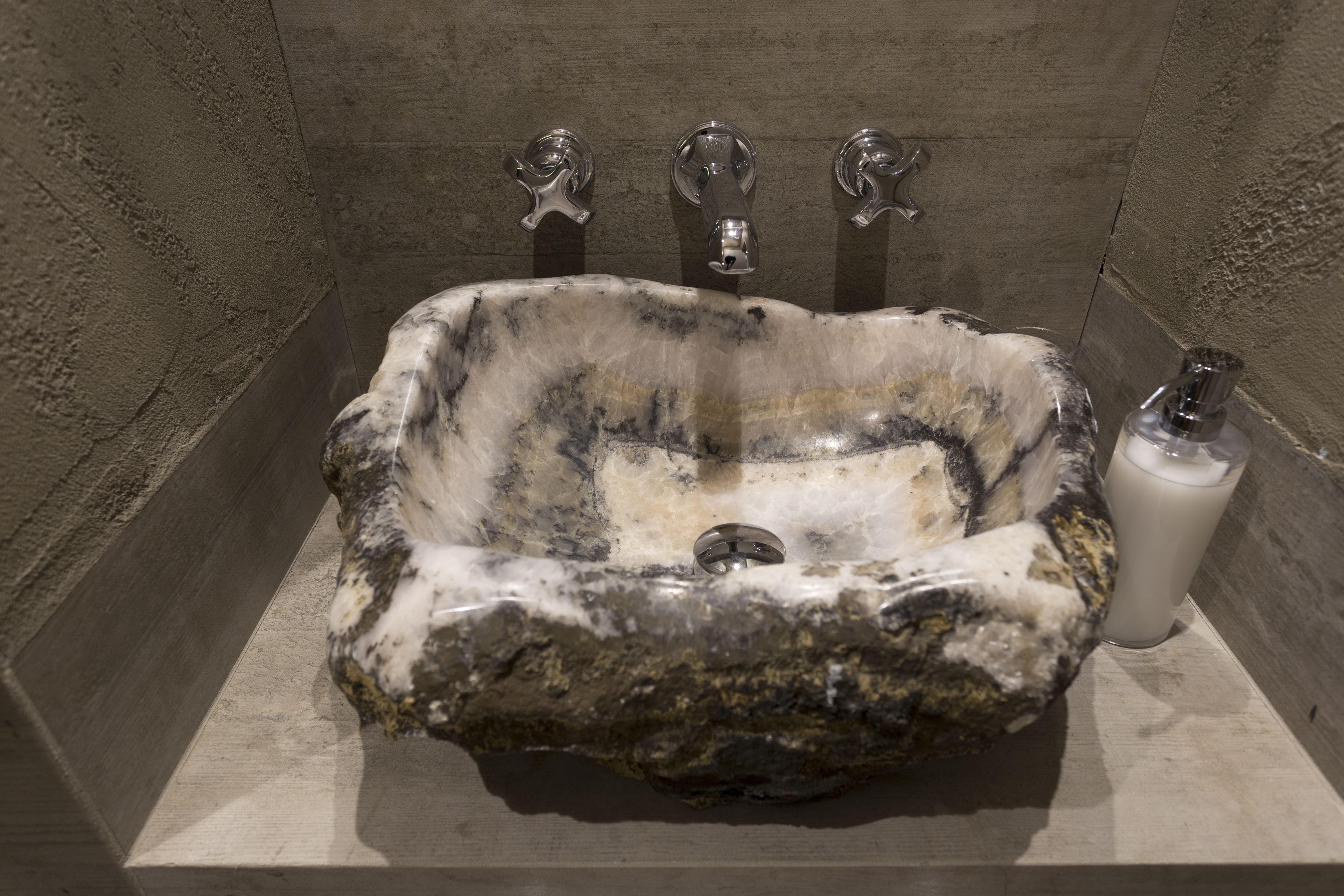 luxury double room, 1 king bed, private bathroom, annex building | bathroom | shower, hair dryer, bathrobes, slippers