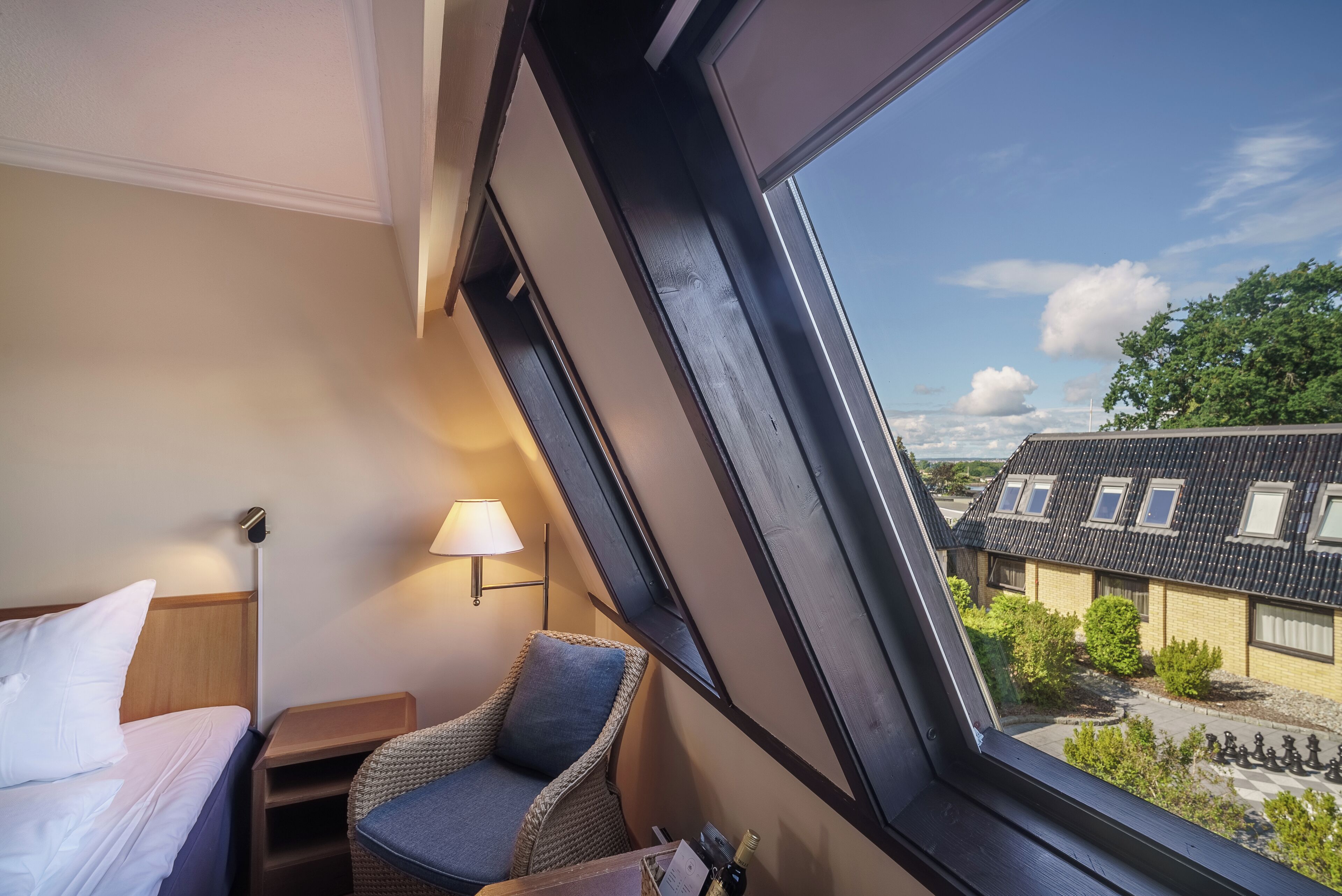 single room | 1 bedroom, down duvets, pillow-top beds, minibar