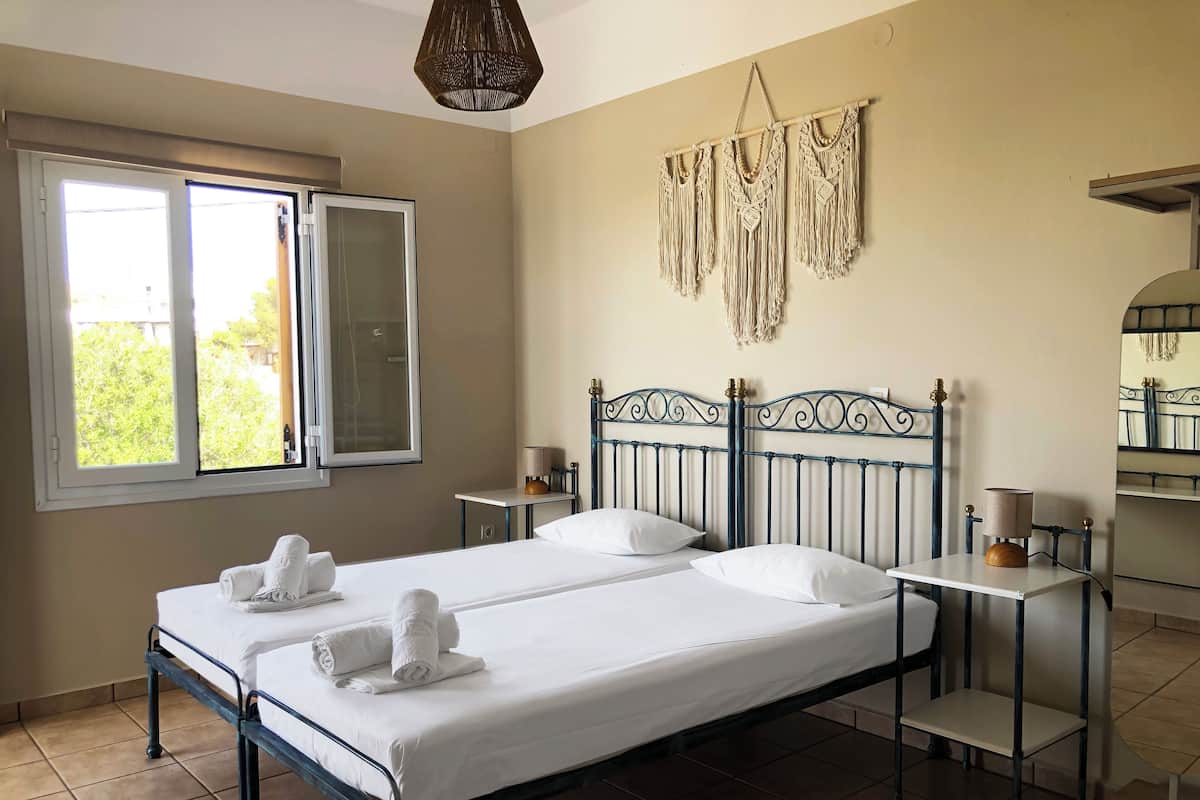 Twin Room, 2 Twin Beds, Private Bathroom, Sea View | 1 bedroom, in-room safe, individually decorated, individually furnished