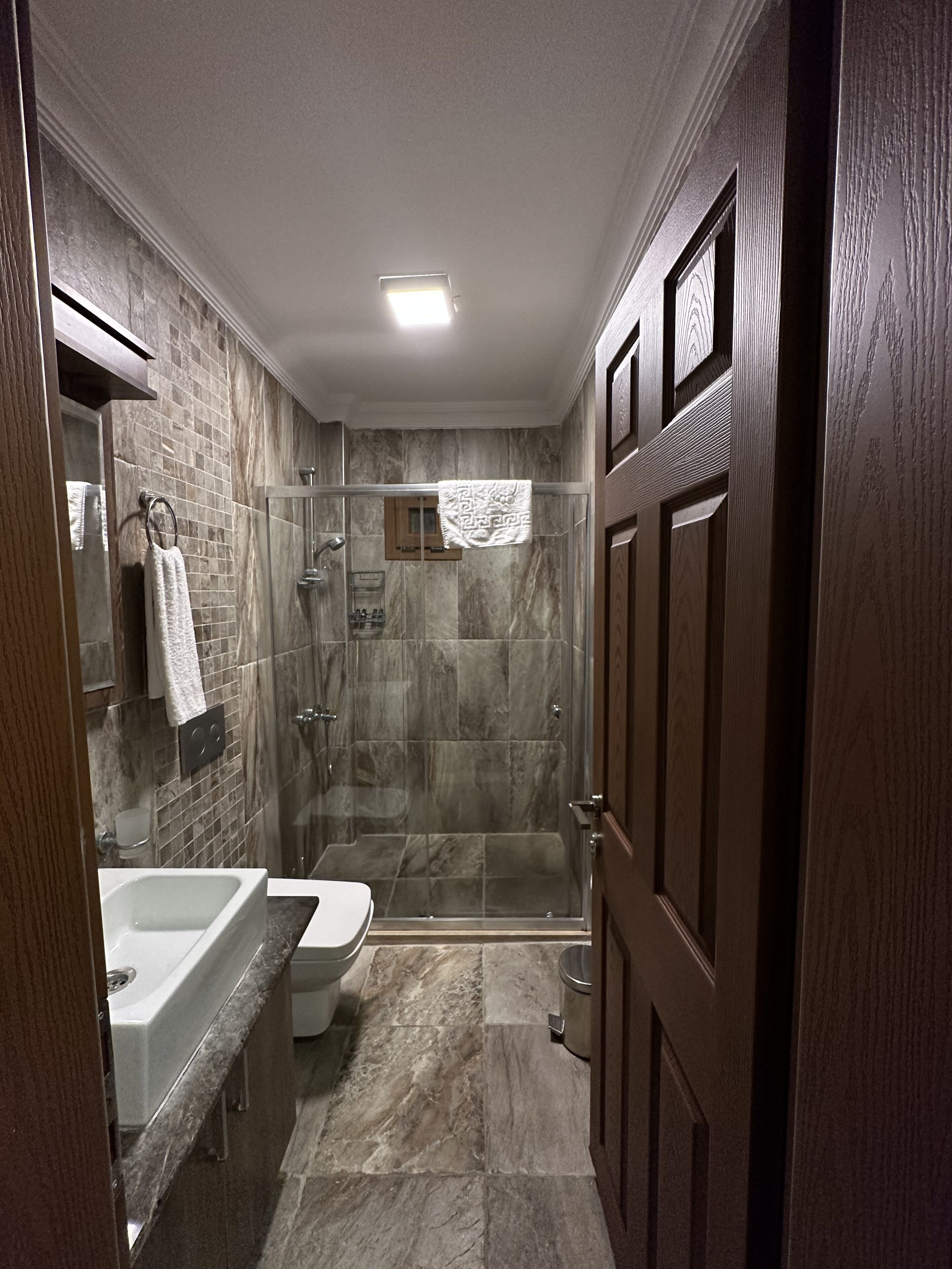 shower, free toiletries, hair dryer, slippers