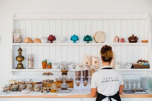 包每日自助早餐