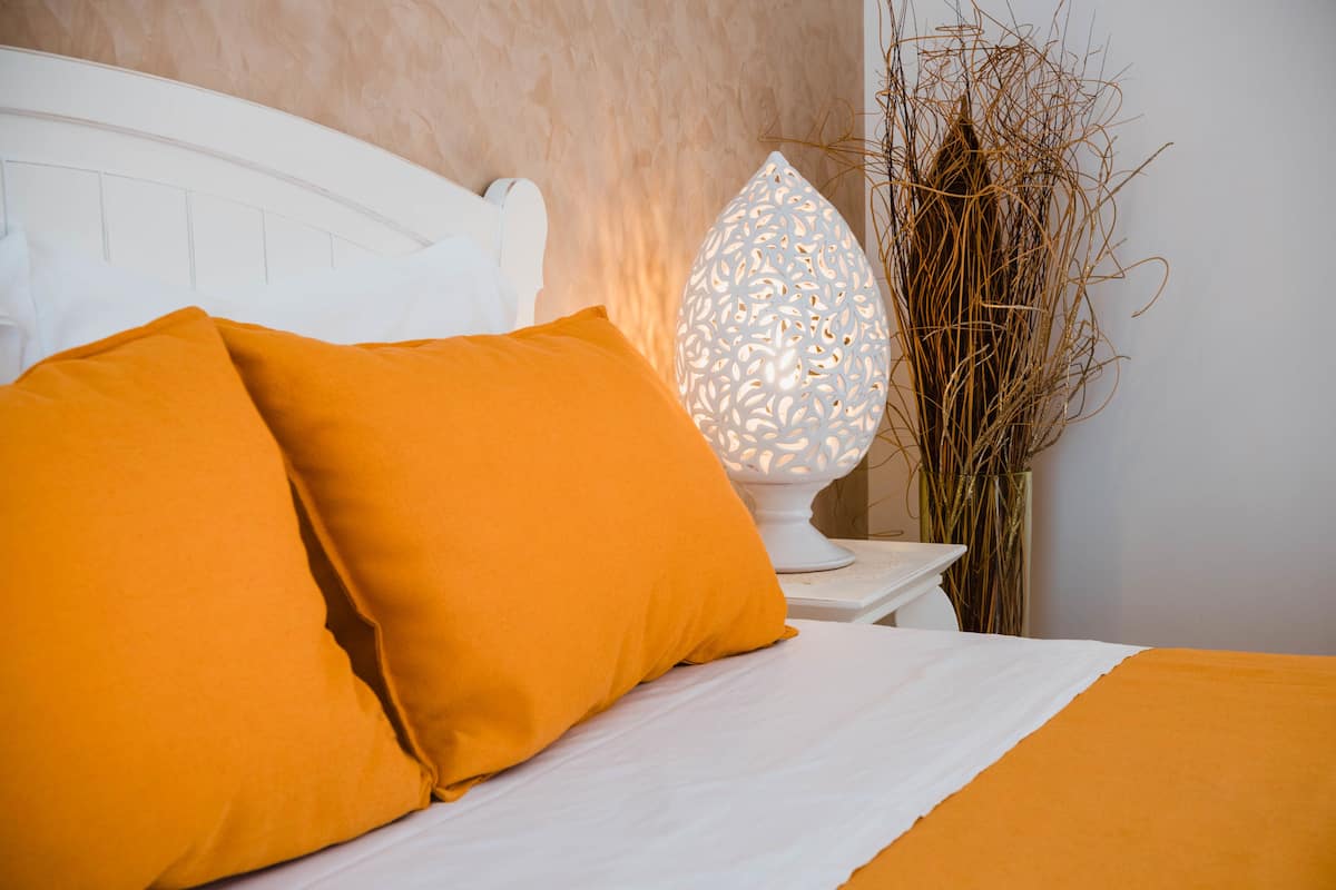 Kamar Double Superior, 1 Tempat Tidur King, pemandangan kebun | 1 kamar tidur, selimut bulu angsa, brankas, dan meja kerja