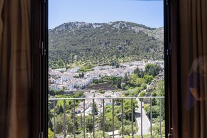 Bureau, rideaux occultants, Wi-Fi gratuit, draps fournis