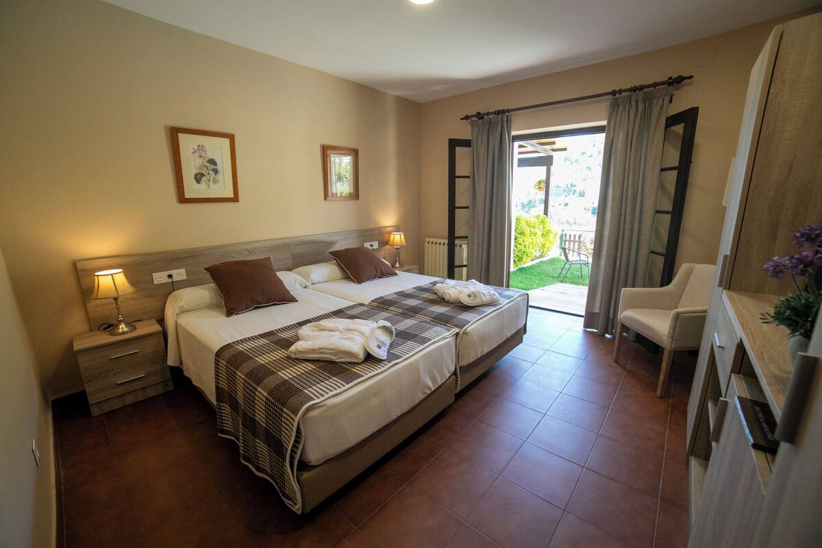 twin room | desk, blackout curtains, free wifi, bed sheets