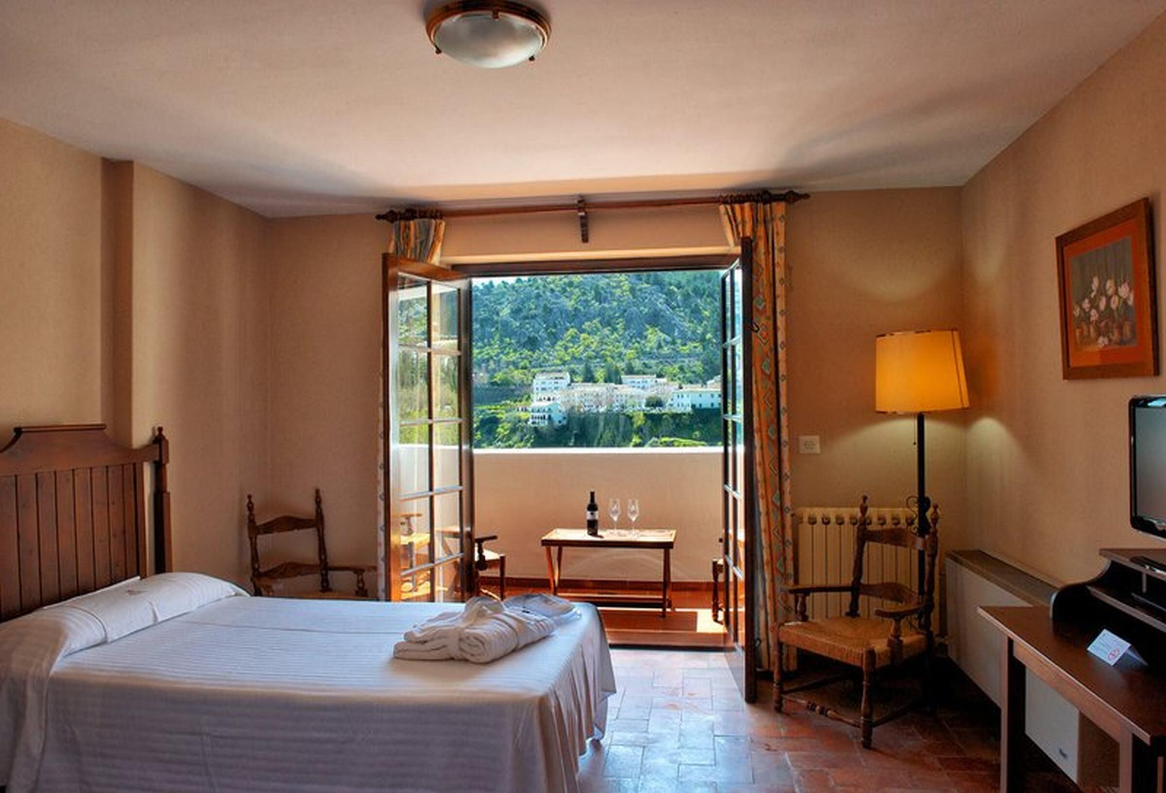 Desk, blackout curtains, free WiFi, bed sheets