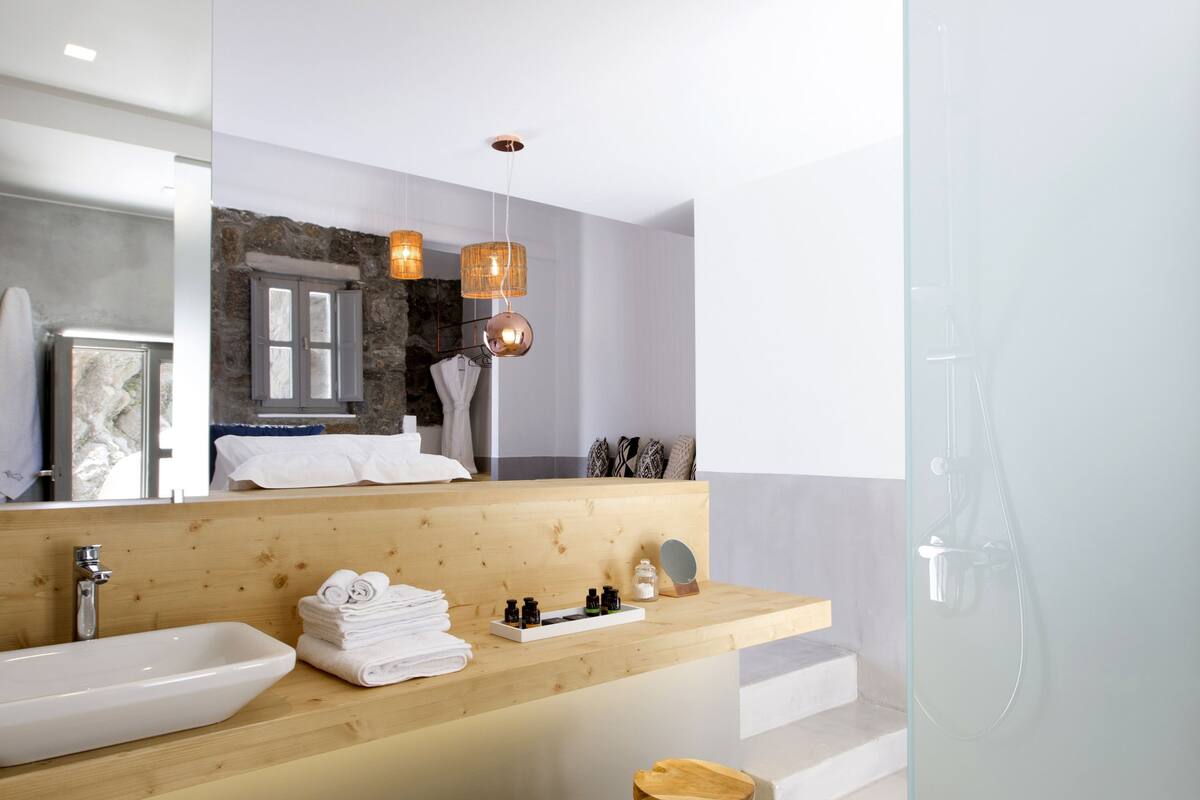 suite, jetted tub (dreambox) | bathroom | shower, designer toiletries, hair dryer, bathrobes