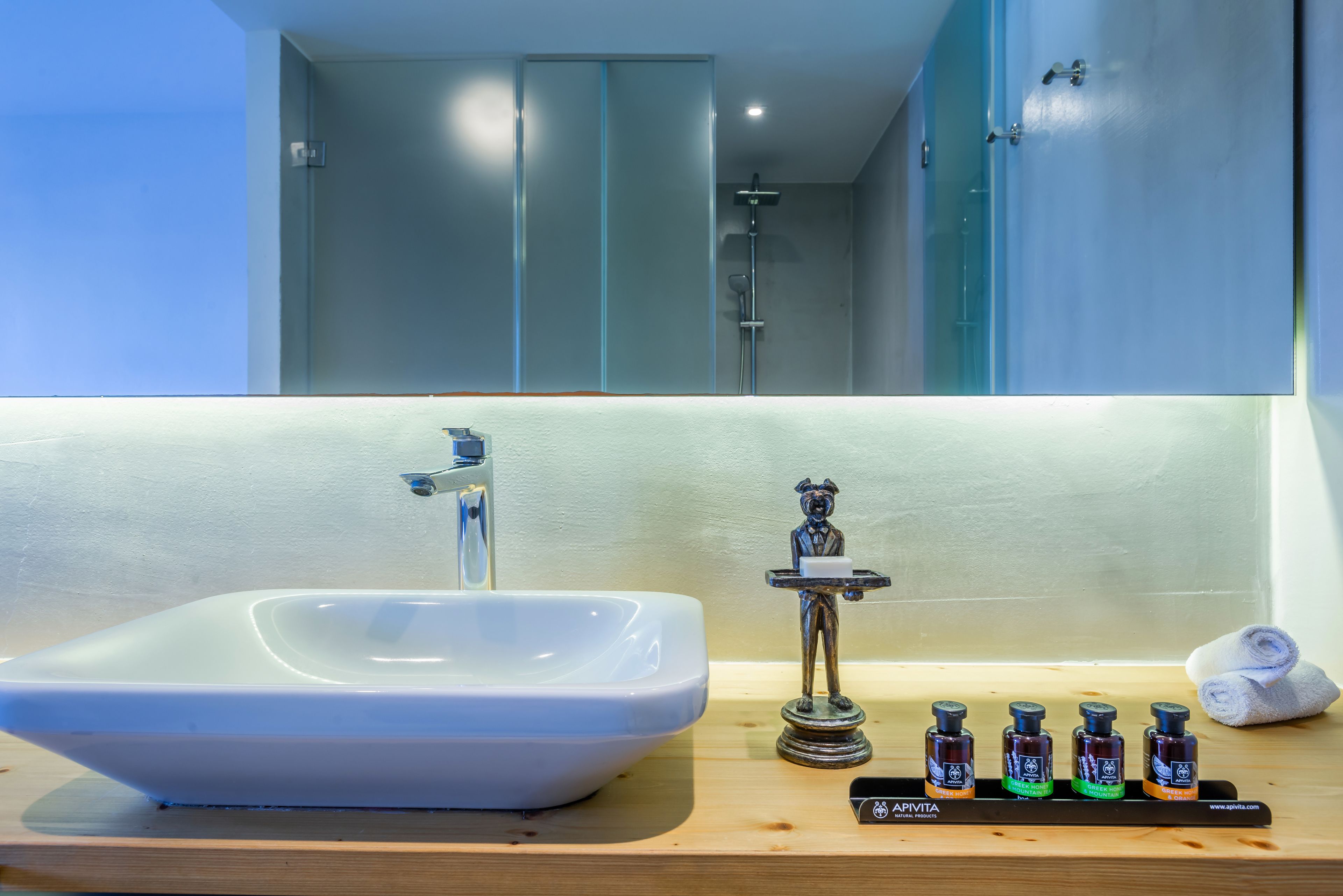 suite, jetted tub (dreambox quadruple) | bathroom | shower, designer toiletries, hair dryer, bathrobes