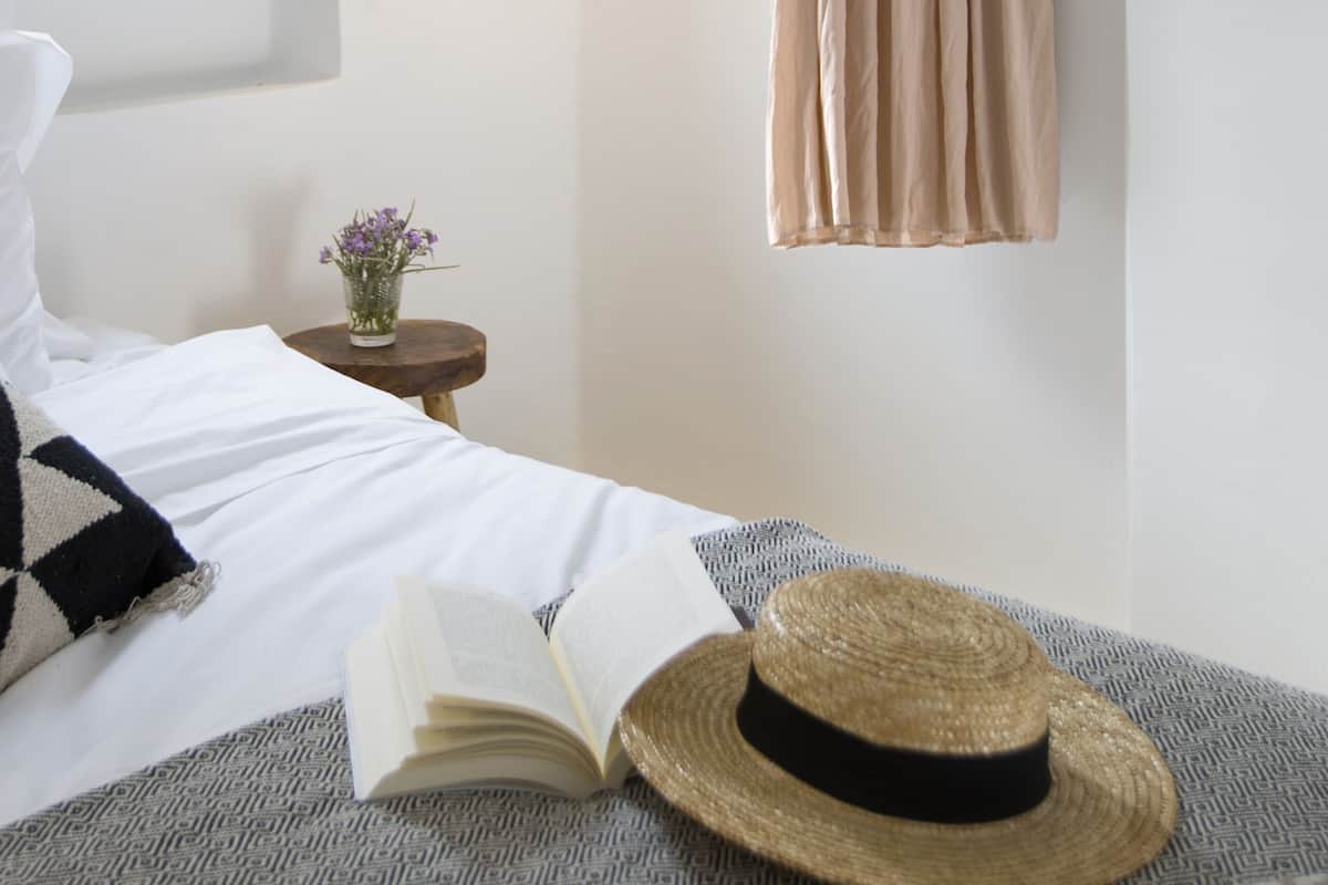 Suite junior, vista al mar | Caja de seguridad en la habitación, insonorización y wifi gratis