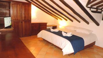 Premium bedding, iron/ironing board, free cots/infant beds, free WiFi