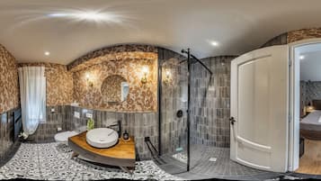 Habitación Deluxe doble, no fumadores (Schmetterling) | Baño | Artículos de higiene personal gratuitos, secador de pelo y albornoces