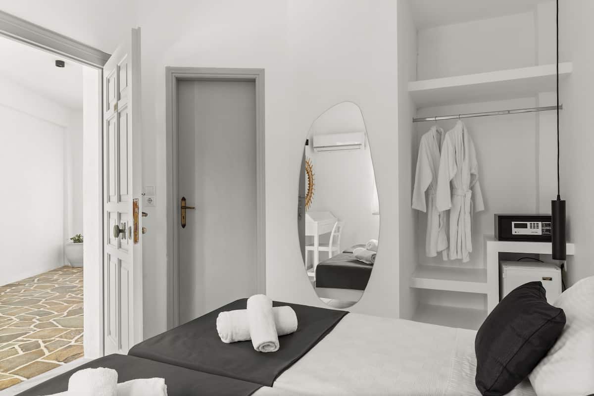 Promo Room | 1 habitación, caja de seguridad en la habitación y escritorio