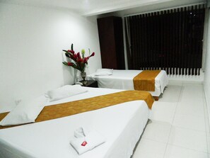Triple Room | Desk, iron/ironing board, free WiFi
