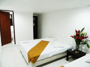 Triple Room | Desk, iron/ironing board, free WiFi