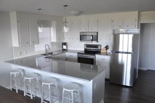 House, 4 Bedrooms | Private kitchen | Fridge, microwave, oven, dishwasher