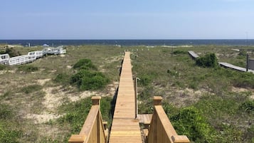 House, 4 Bedrooms | Beach | On the beach