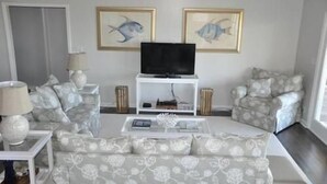 House, 4 Bedrooms | Living area