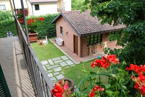 Familiekamer, uitzicht op tuin | Uitzicht vanuit de kamer