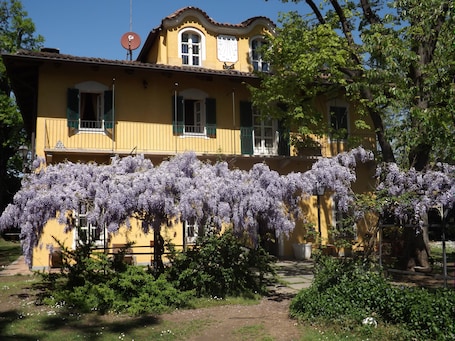 Exterior. Villa Mirano B&B