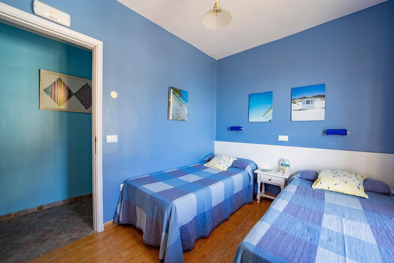 Escritorio, cortinas blackout, wifi gratis y ropa de cama 
