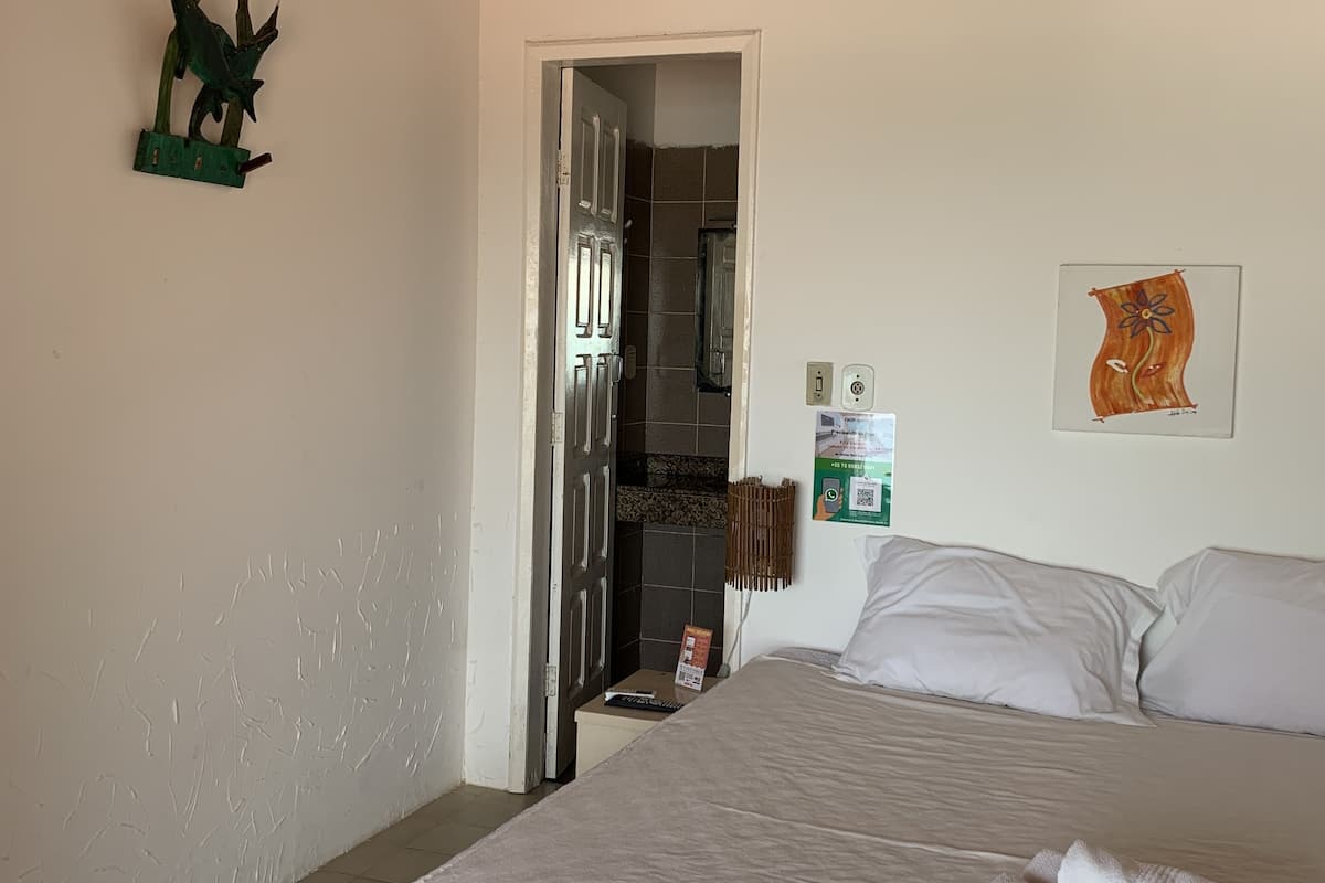 Standard Vista Mar | Minibar, iron/ironing board (on request), WiFi (free), bed sheets