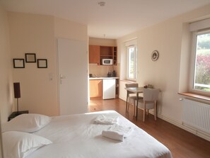 标准开间, 1 张双人床, 无障碍 | 遮光窗帘、免费 WiFi、床单