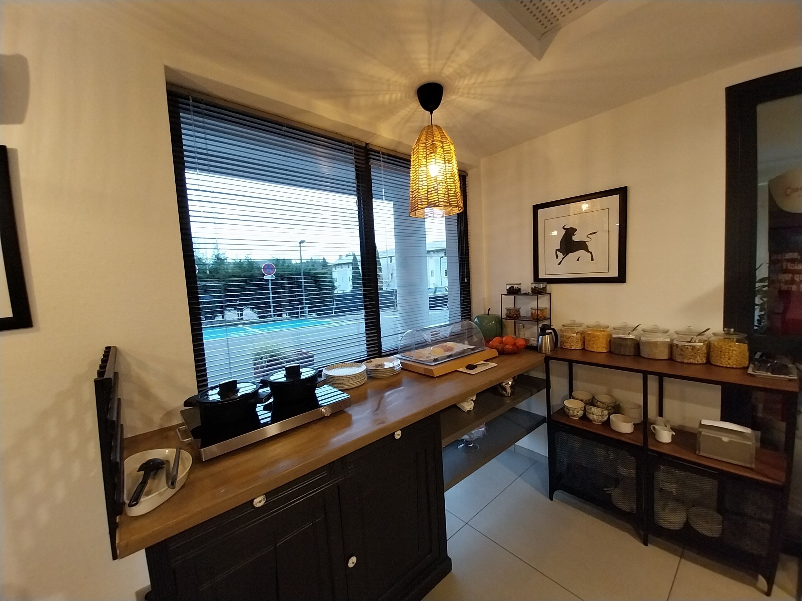 Petit déjeuner buffet (12.50 EUR par personne)