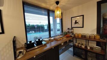 Petit déjeuner buffet (12.50 EUR par personne)