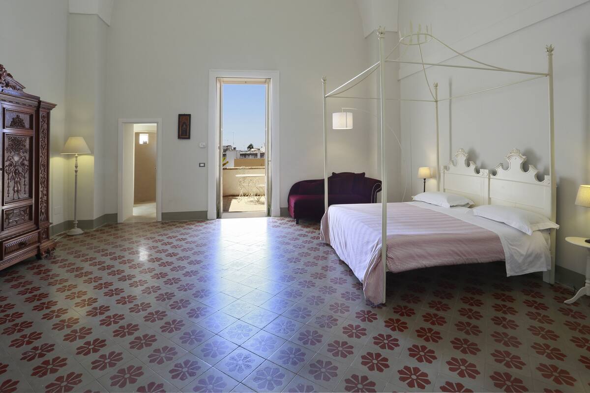 Suite Exclusive, terrazzo | Copriletto in piuma, minibar, Wi-Fi gratuito, lenzuola