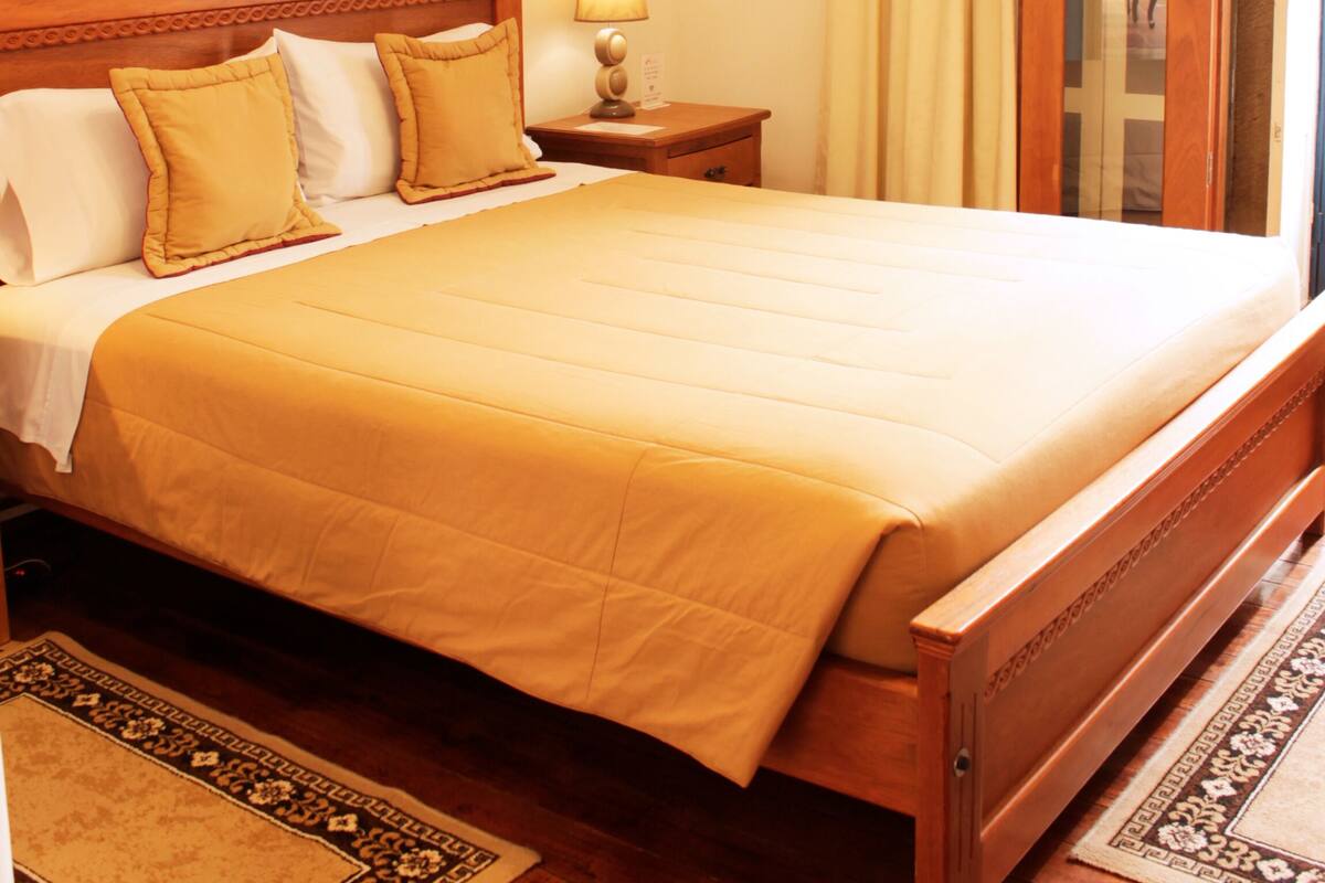 Comfort Double Room, 1 King Bed, Private Bathroom, City View | In-room safe, soundproofing, free WiFi, bed sheets