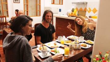 Free daily English breakfast