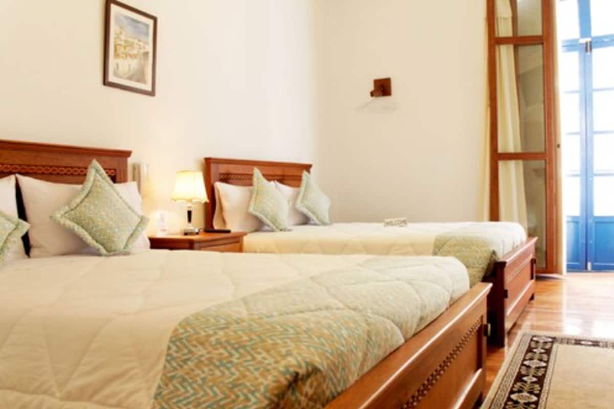 in-room safe, soundproofing, free wifi, bed sheets