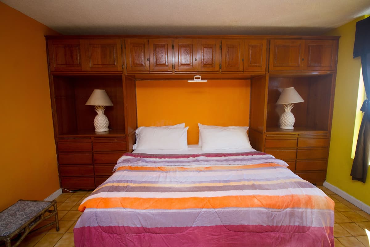 Apartamento estándar, 1 habitación, vistas al mar, junto a la playa | Escritorio y wifi