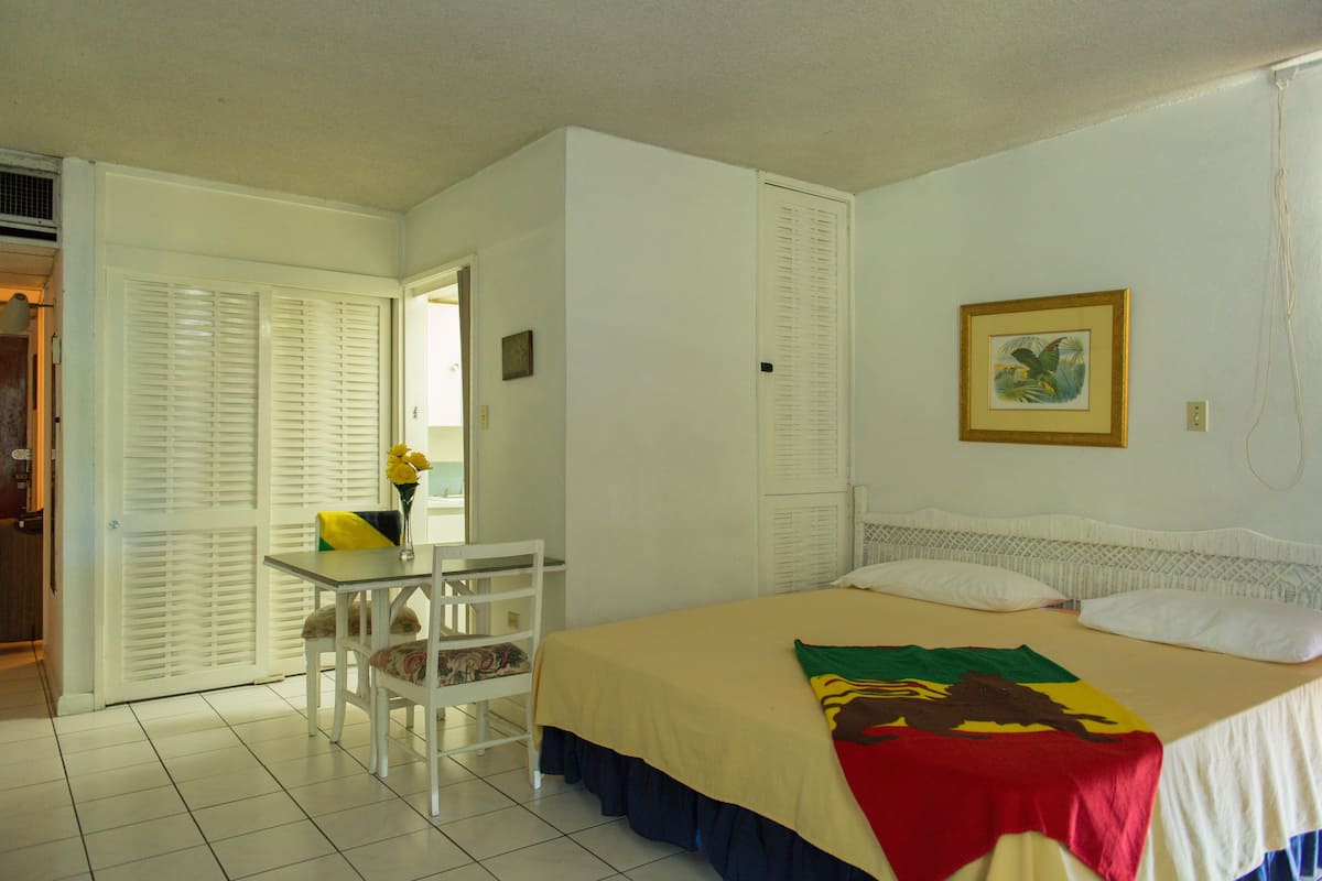 Basic Studio, Ocean View | Desk, WiFi (surcharge)