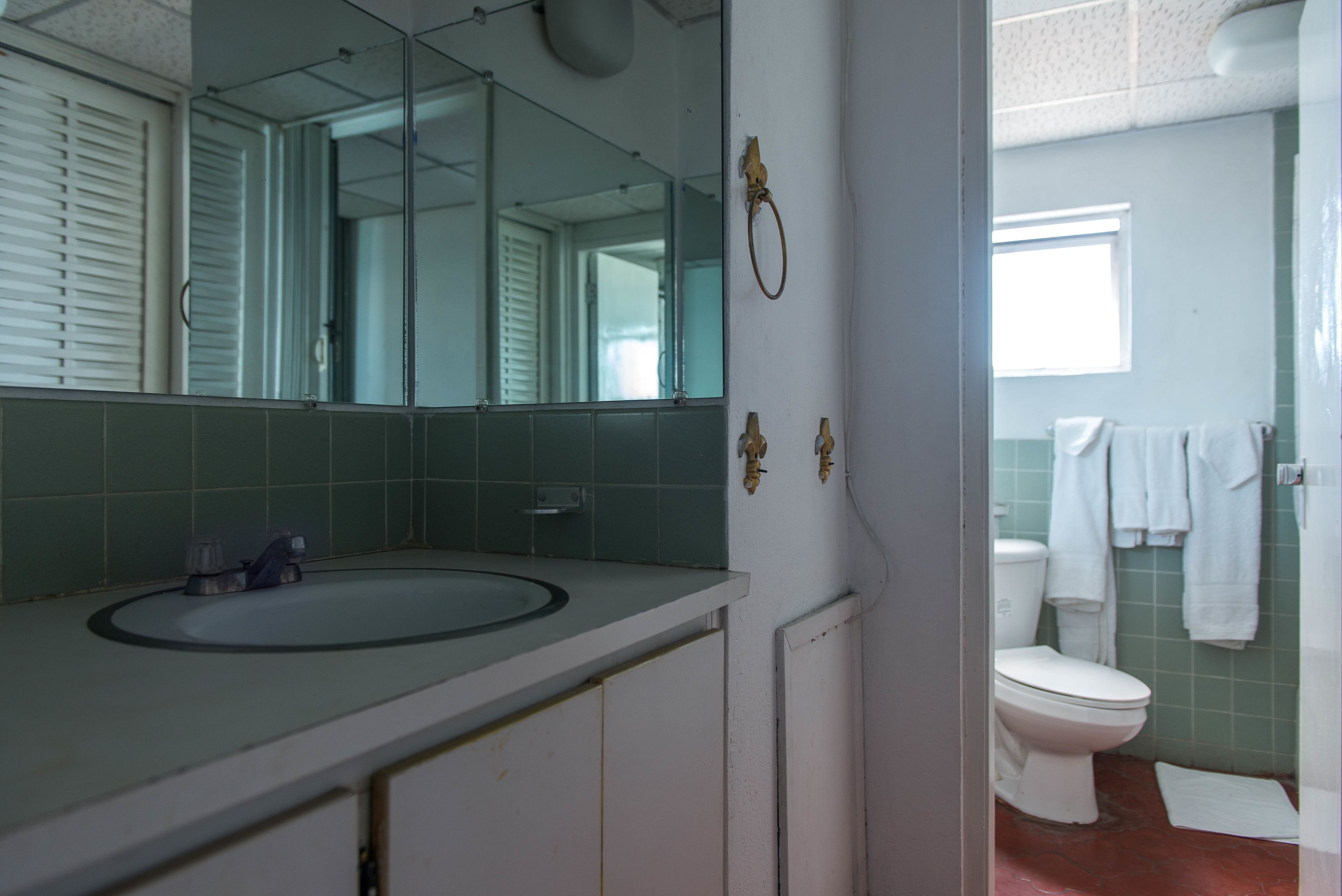 standard penthouse, 1 bedroom, ocean view, tower | bathroom | free toiletries, towels