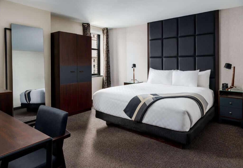 Literie de qualité, lit avec matelas à plateau-coussin, coffre-fort