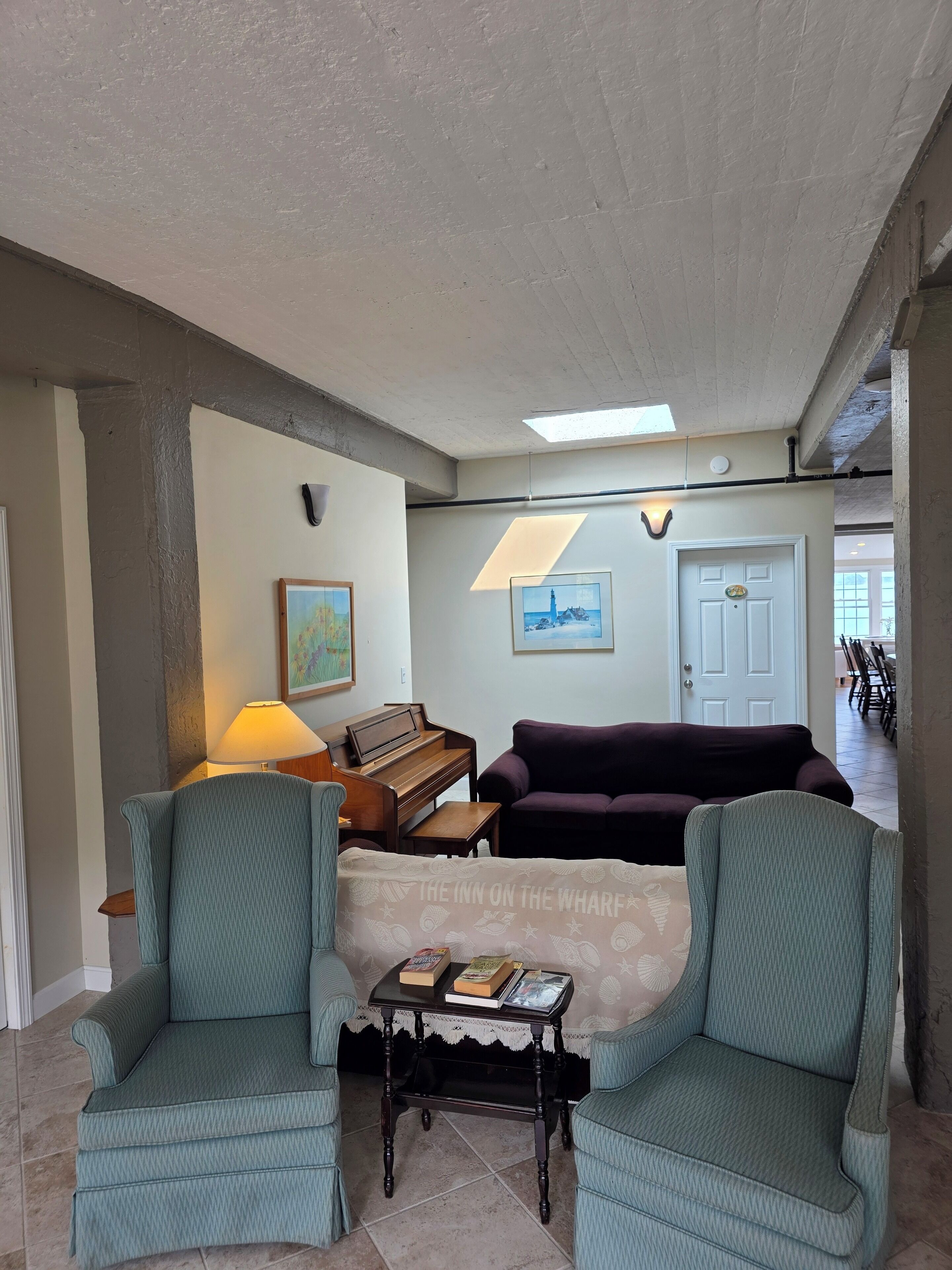 fridge, microwave, coffee/tea maker