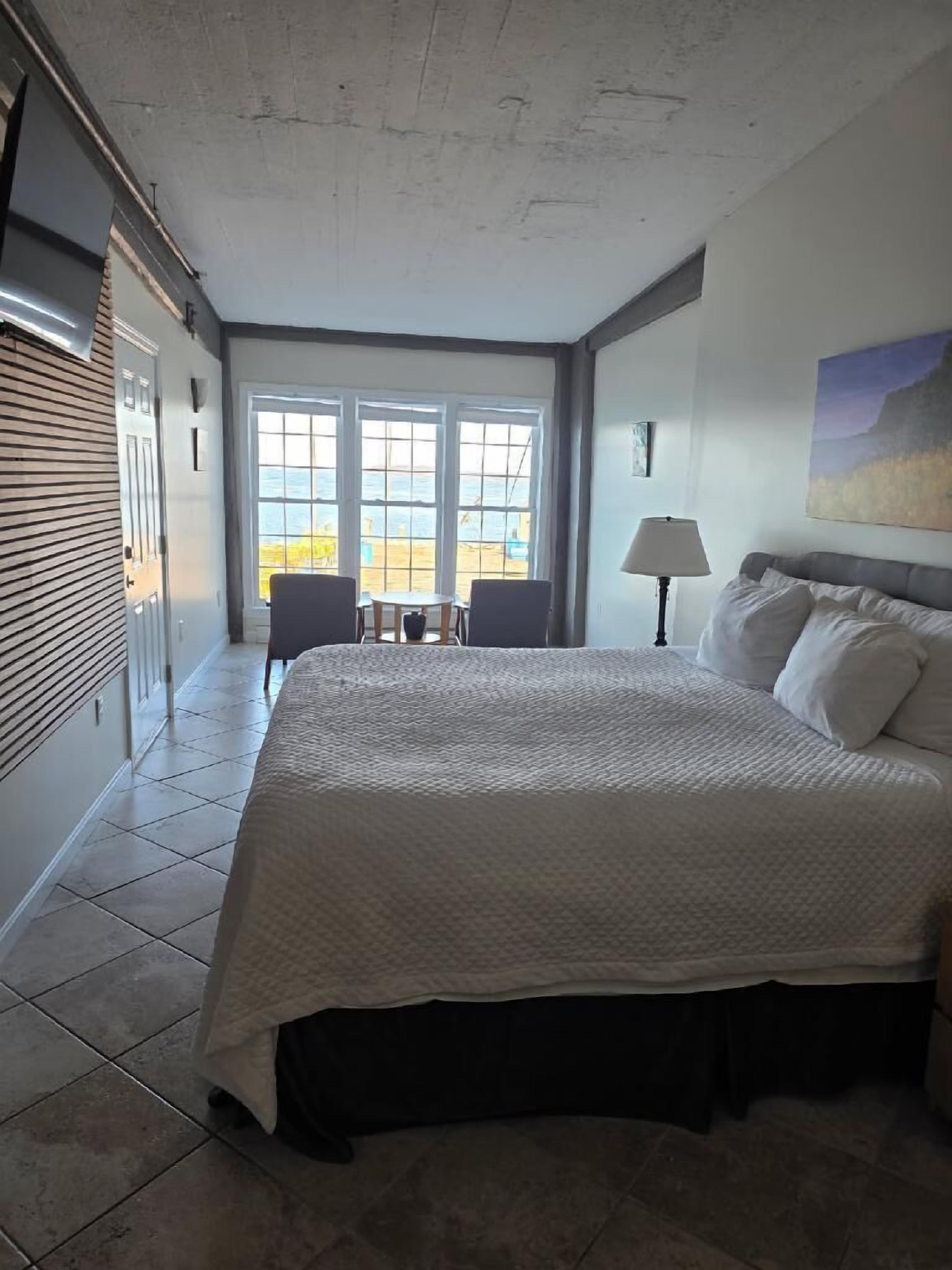 Rom – standard, 1 kingsize-seng, delvis havutsikt | Lydisolert, strykejern/-brett, wi-fi (inkludert) og sengetøy