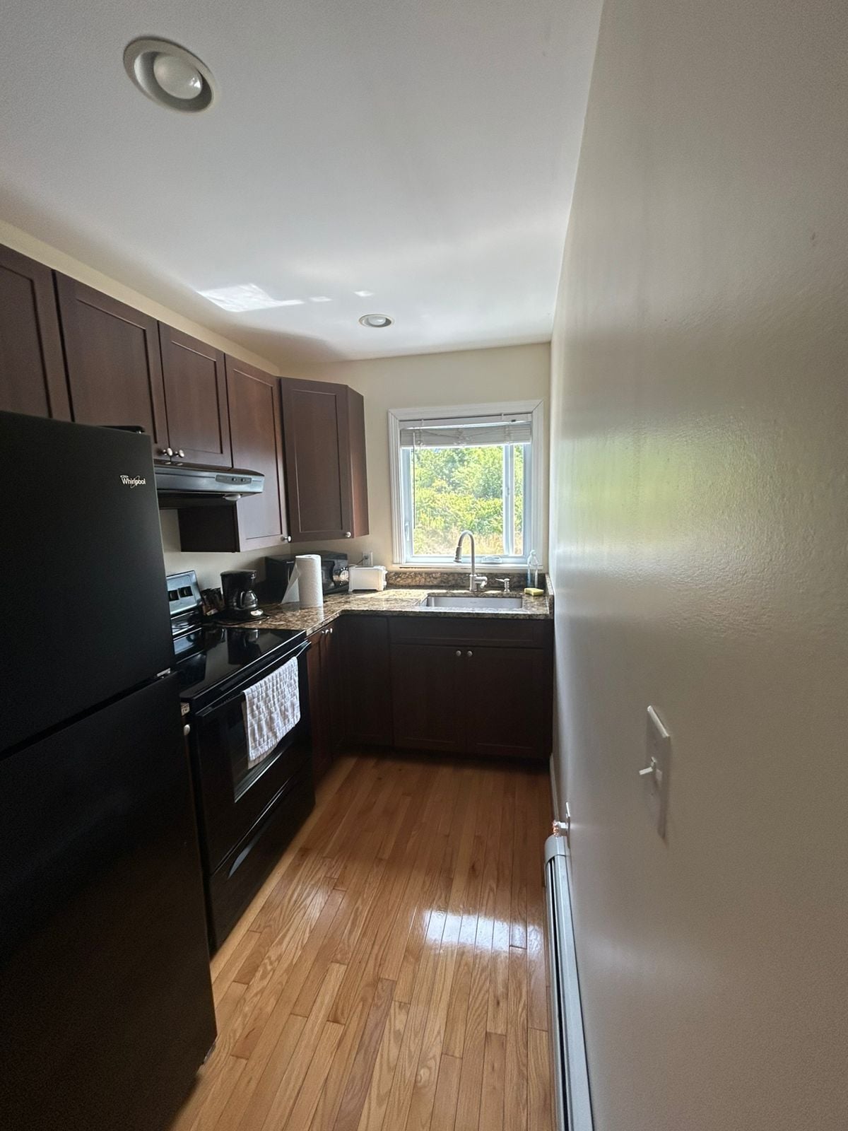 fridge, microwave, coffee/tea maker