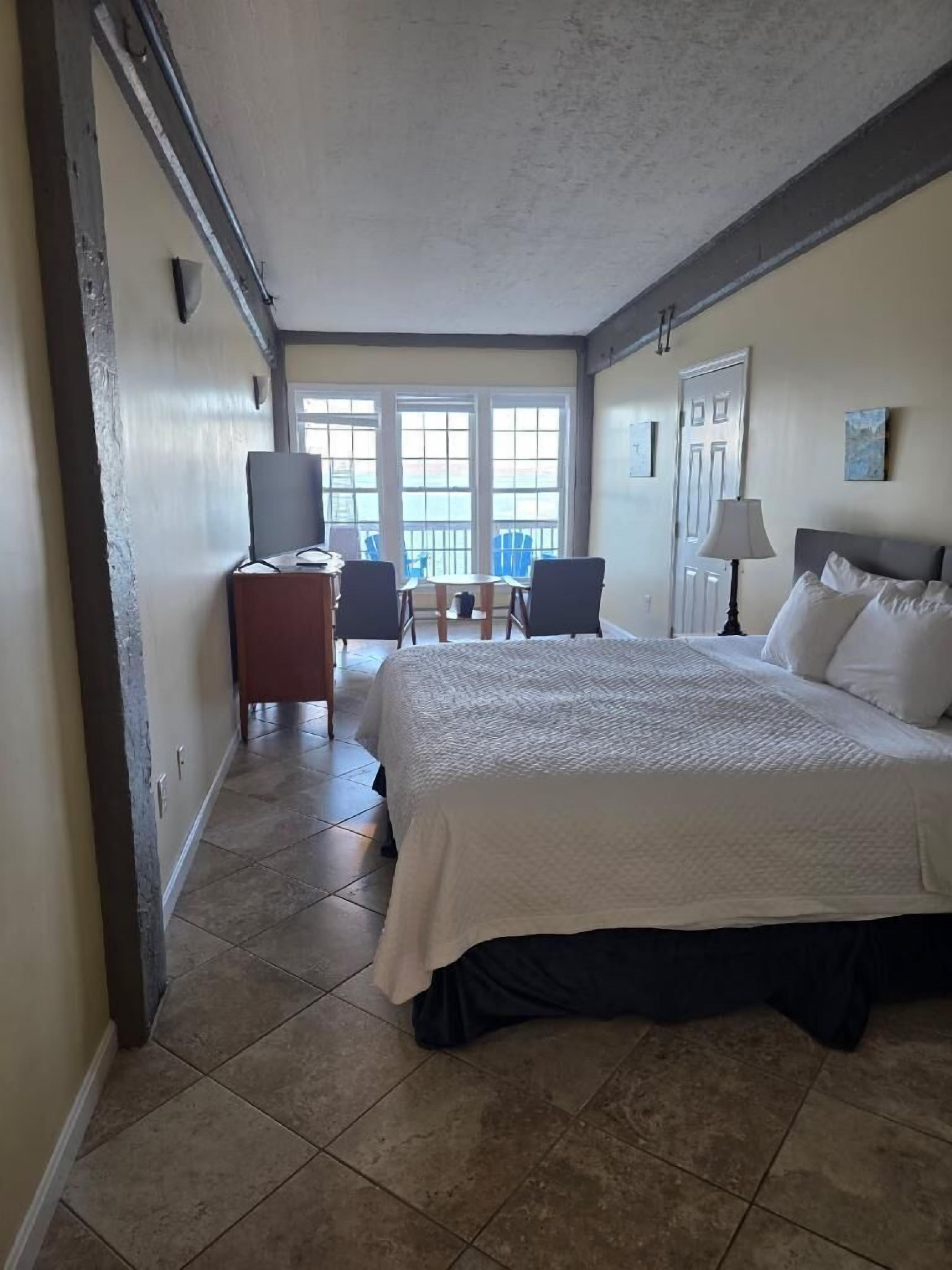 Lydisolert, strykejern/-brett, wi-fi (inkludert) og sengetøy