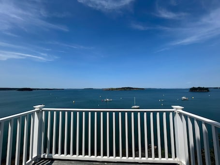 Terraza o patio. The Inn on the Wharf