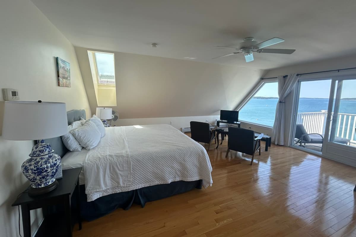 Standard Apartment, 1 Katil Raja (King), Balcony, Ocean View | Kalis bunyi, seterika/papan seterika, Wi-fi percuma, cadar katil